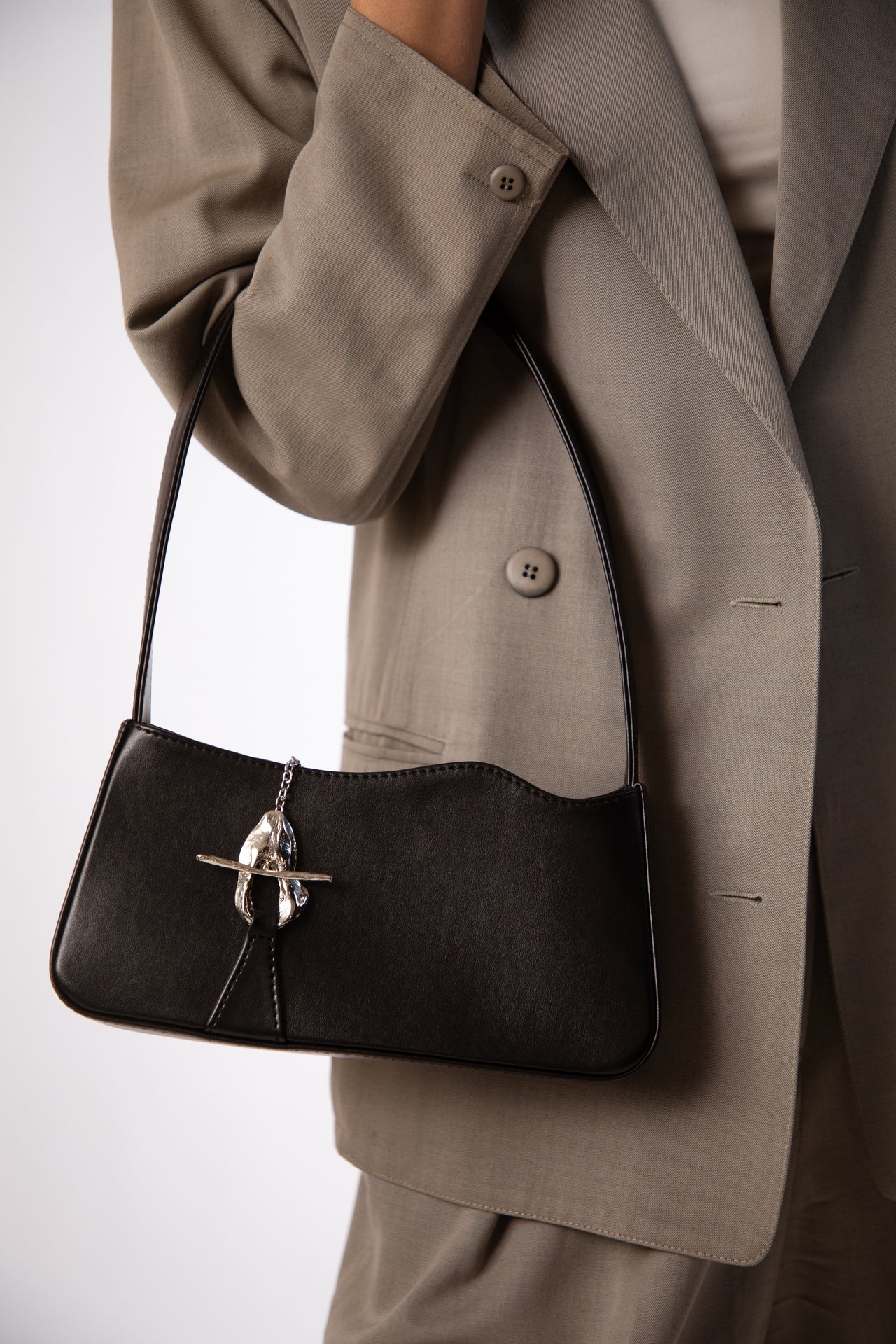 Aphrodite 2 Black and Silver